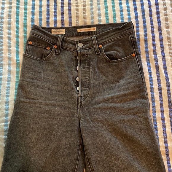 Levi’s Ribcage Straight - Picture 4 of 7